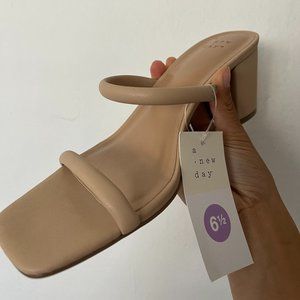 Target Sandal in Size 6.5